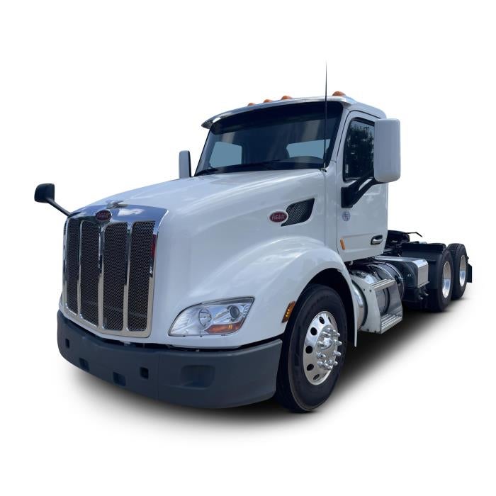 2021 Peterbilt 579 Base in White — front three-quarter view