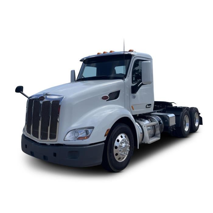 2021 Peterbilt 579 Base in White — front three-quarter view