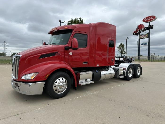 2025 Peterbilt 579 — side profile view