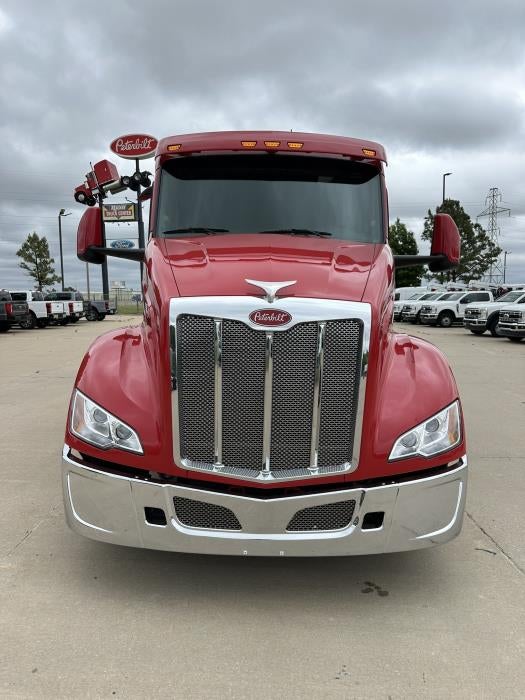 2025 Peterbilt 579 — interior view